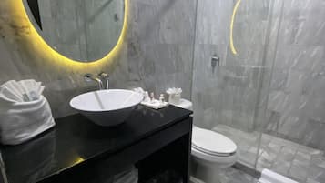Standard Suite | Bathroom | Shower, hair dryer, towels, soap