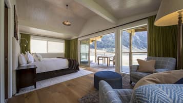 Chalet Suite | Egyptian cotton sheets, premium bedding, free minibar, in-room safe