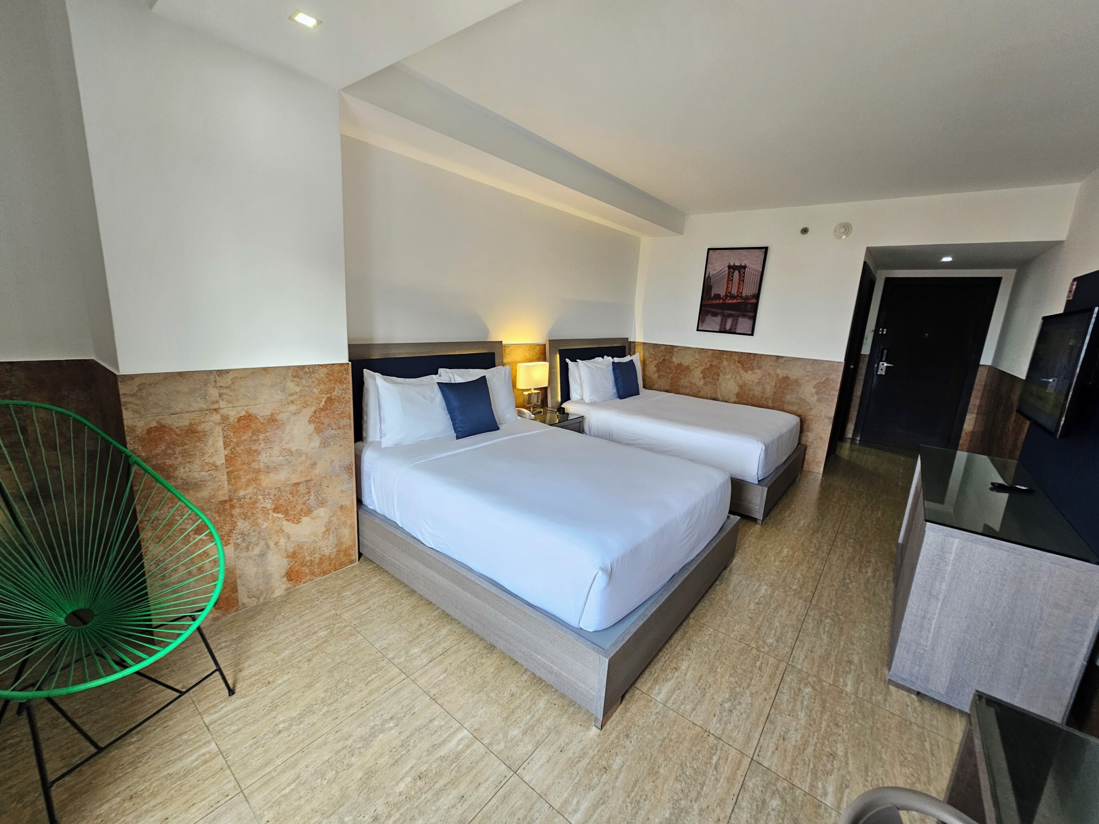 Deluxe Double Room | Roupas de cama premium, cofres nos quartos, escrivaninha