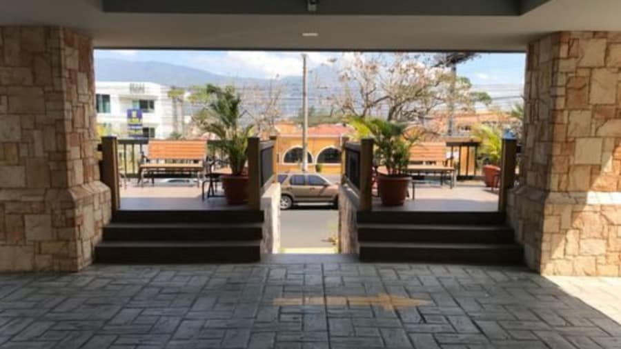 Beverly Hills: Hotel & Business