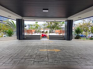 Exterior - Beverly Hills: Hotel & Business (Antiguo Cuscatlán)