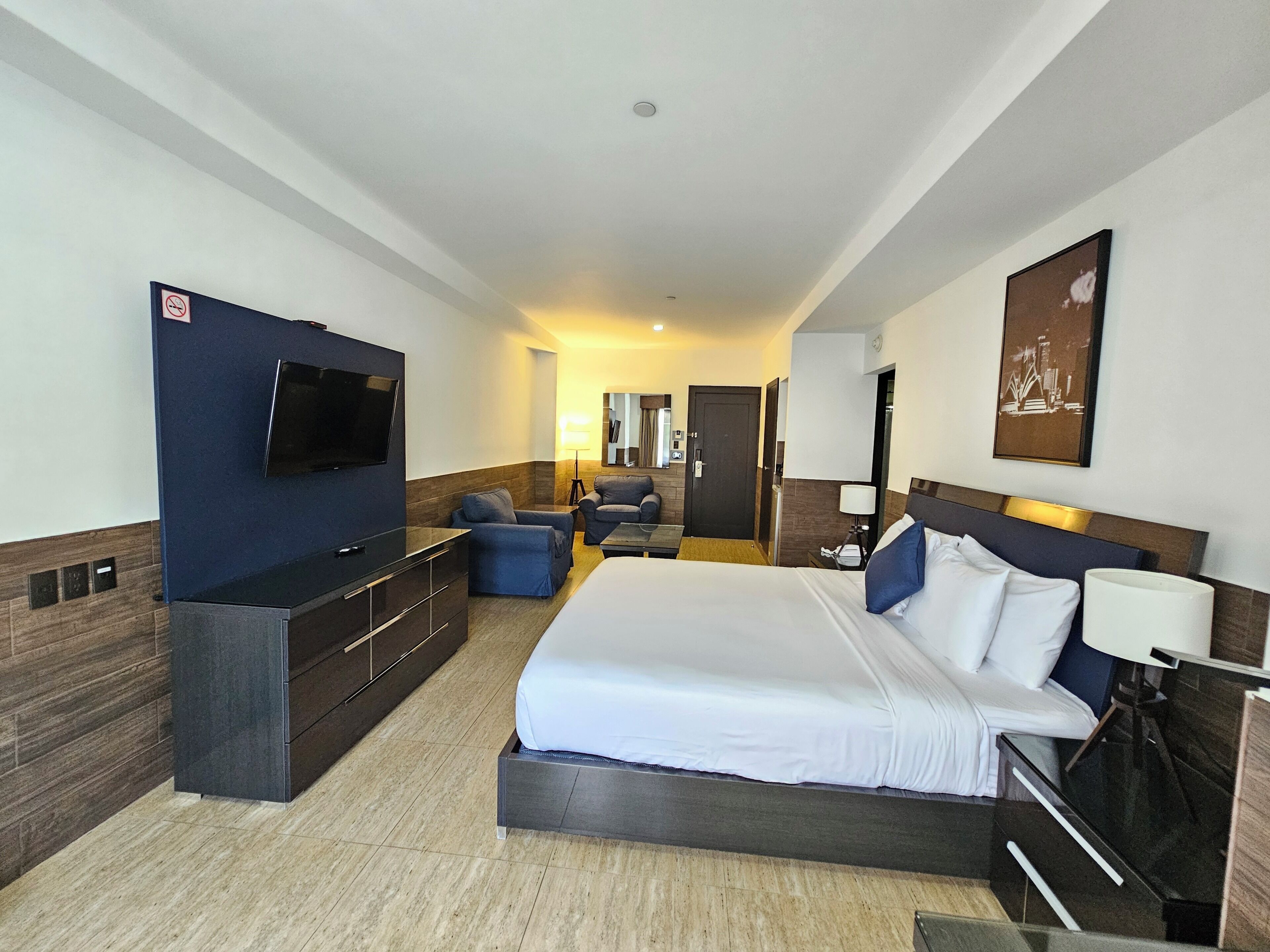 Junior Studio Suite | Premium bedding, in-room safe, desk, iron/ironing board