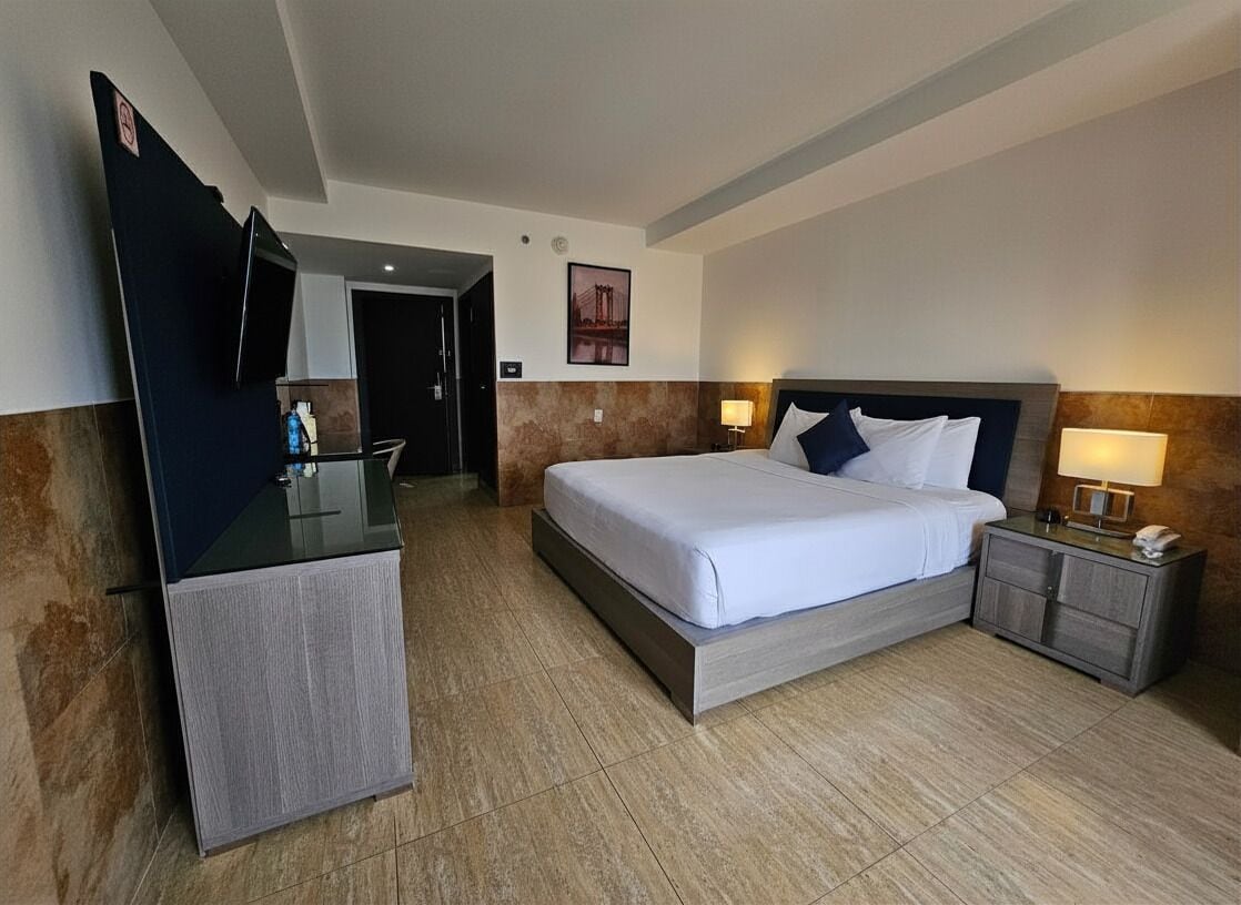 Photo - Beverly Hills: Hotel and Business