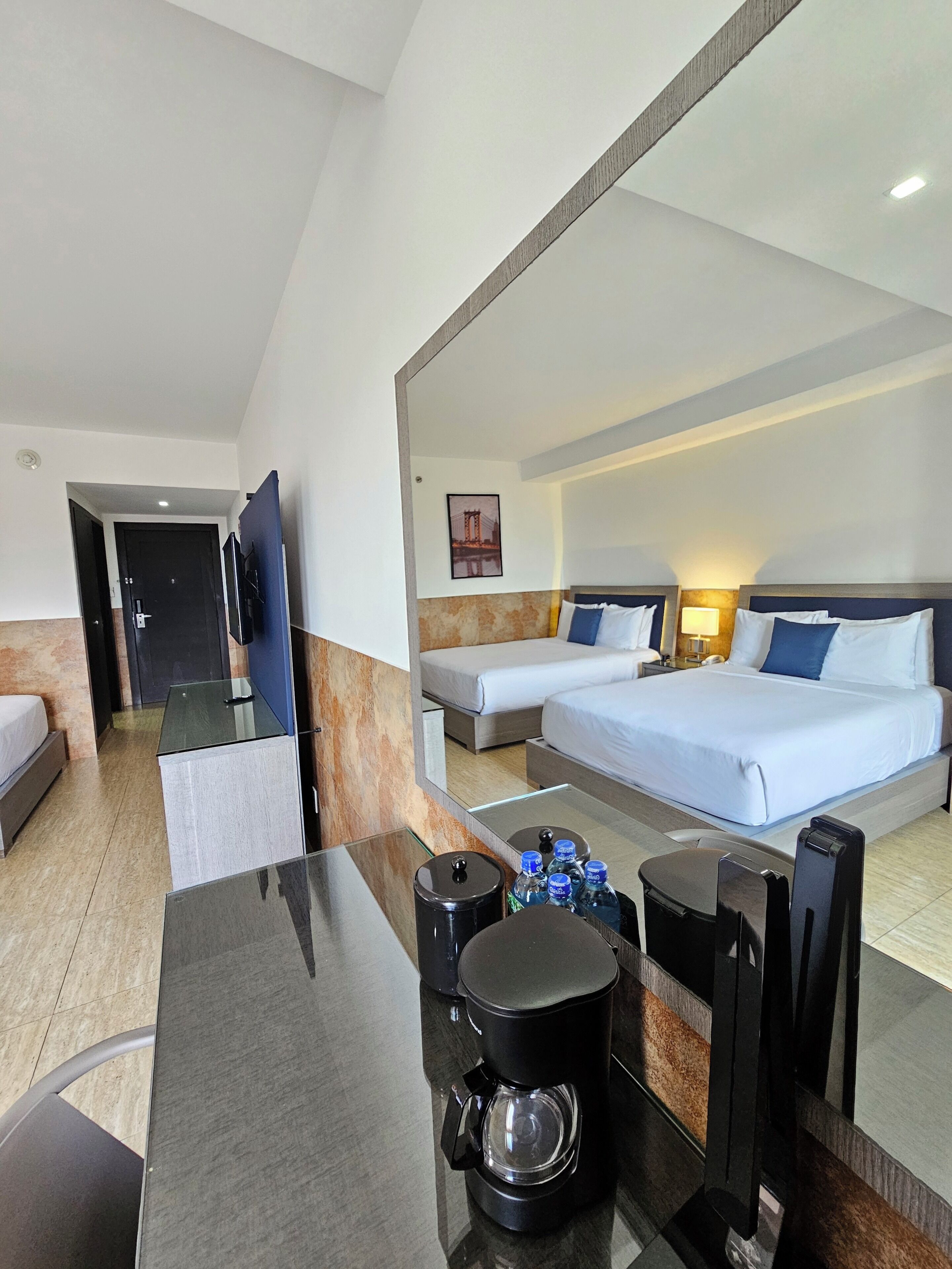 Photo - Beverly Hills: Hotel and Business