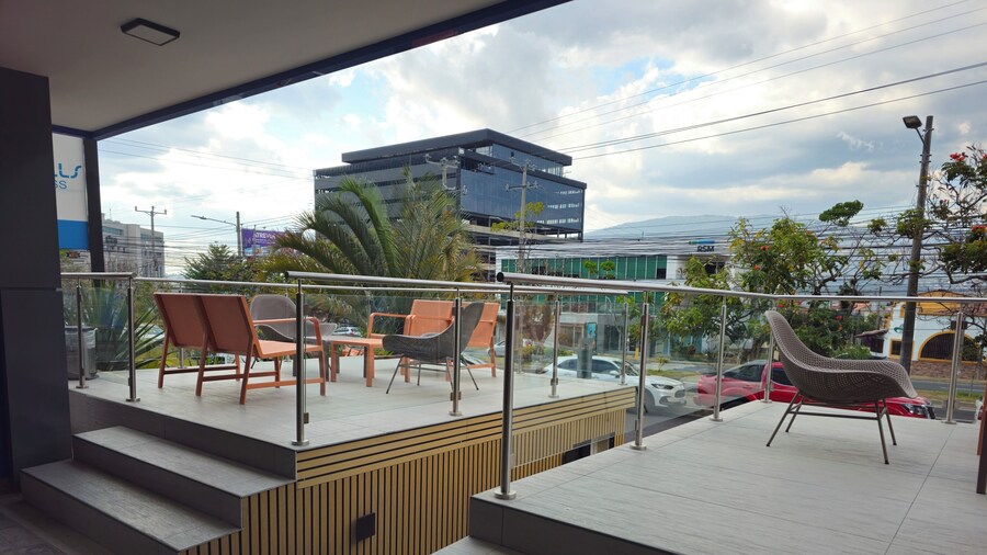 Beverly Hills: Hotel & Business