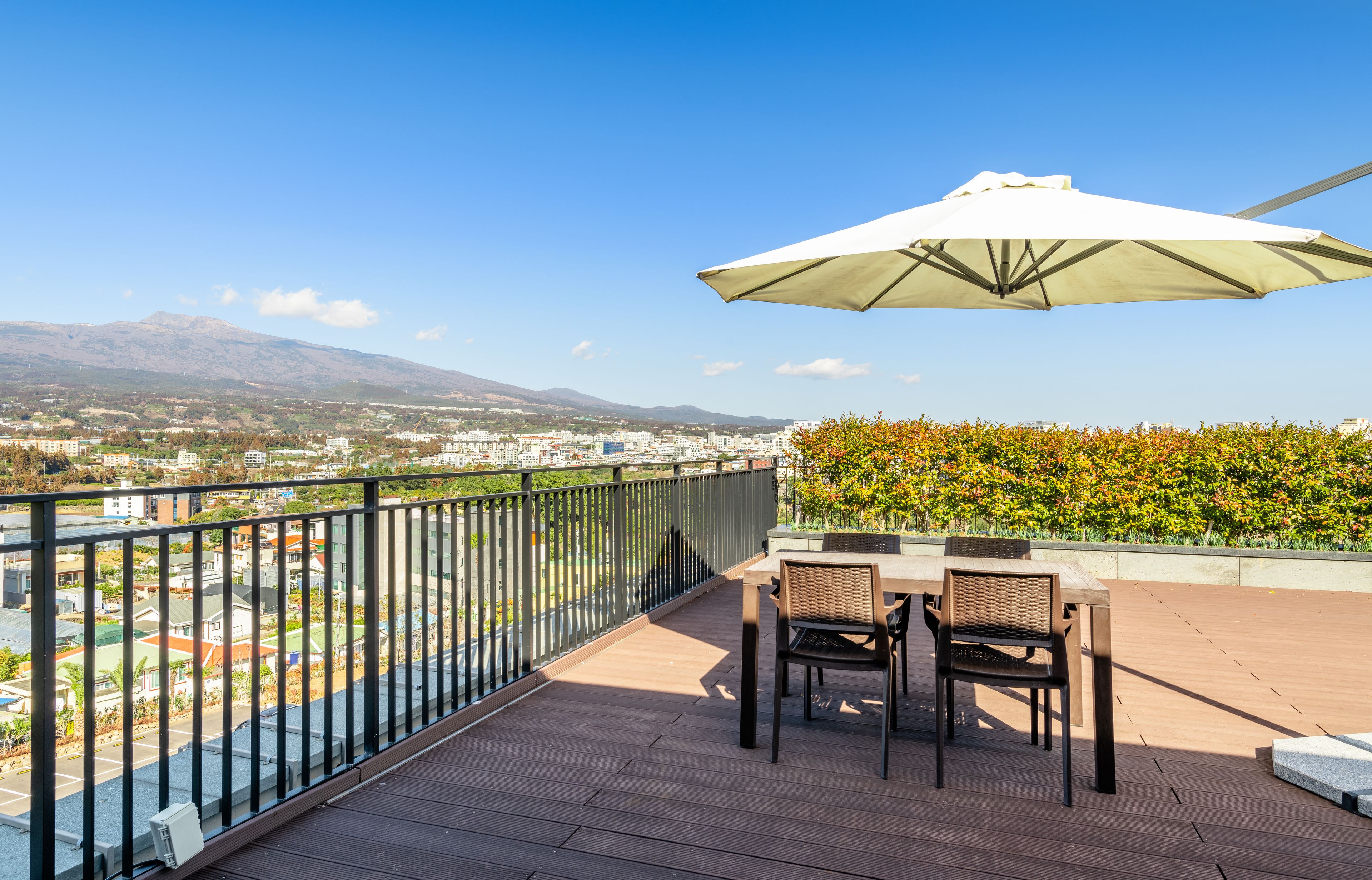 Sunshine Family Terrace Suite (Complimentary Weekend Running & Yoga / First-Come, First-Served) | Terrace/patio