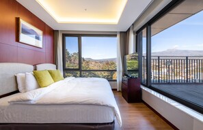 Sunshine Suite Family, 2Bedroom, Private Terrace (Free Sat Running & Sun Yoga Classes) | 客房景观