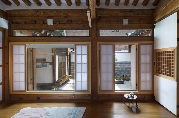 Iron/ironing board, cots/infant beds, rollaway beds, free WiFi - Xiwoo Hanok Guesthouse (Seoul)