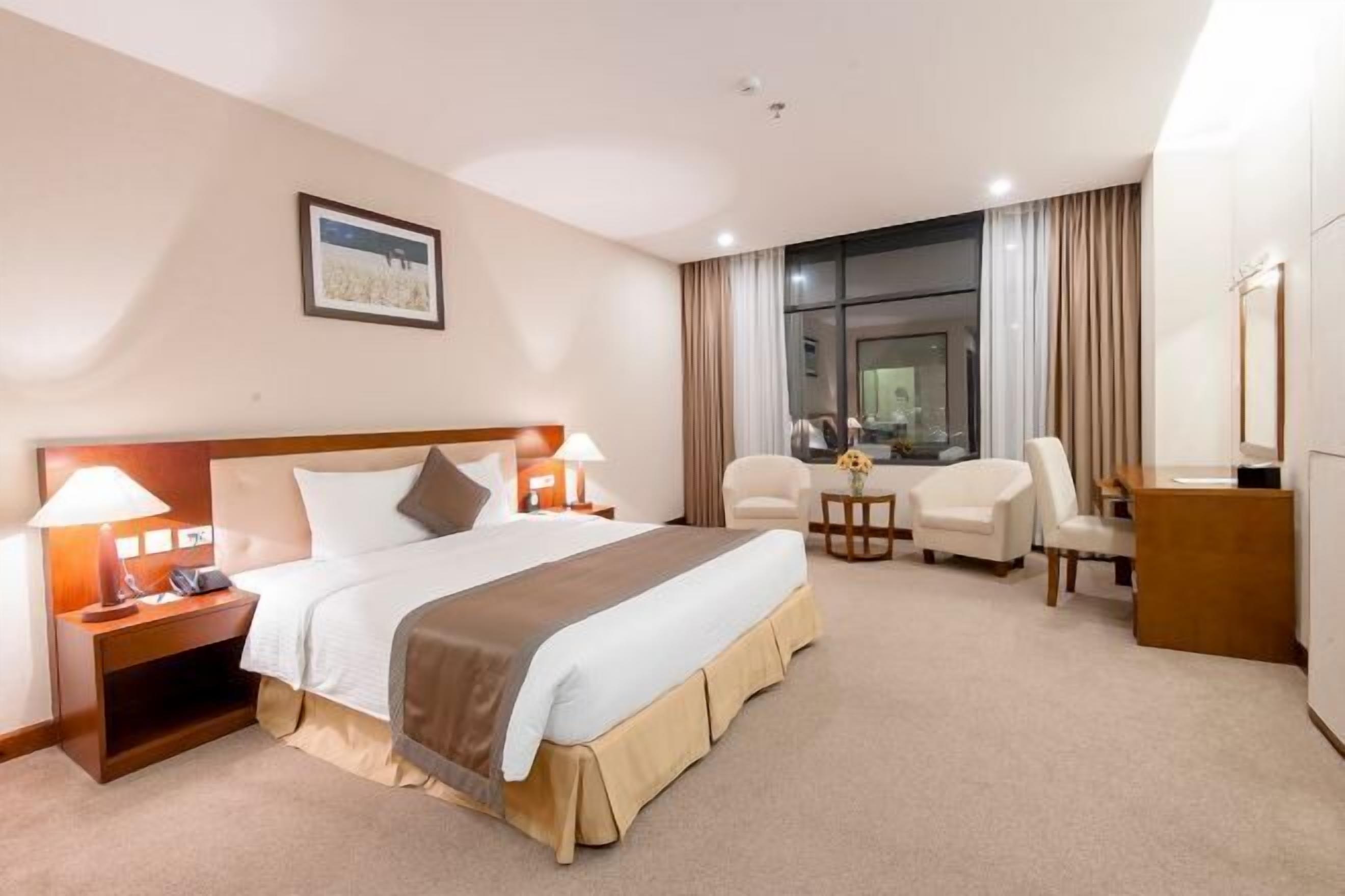 Minibar, caja de seguridad en la habitación, escritorio y wifi gratis 