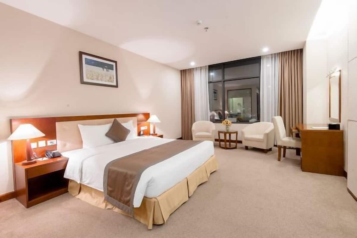 Frigobar, cofres nos quartos, escrivaninha, Wi-Fi de cortesia