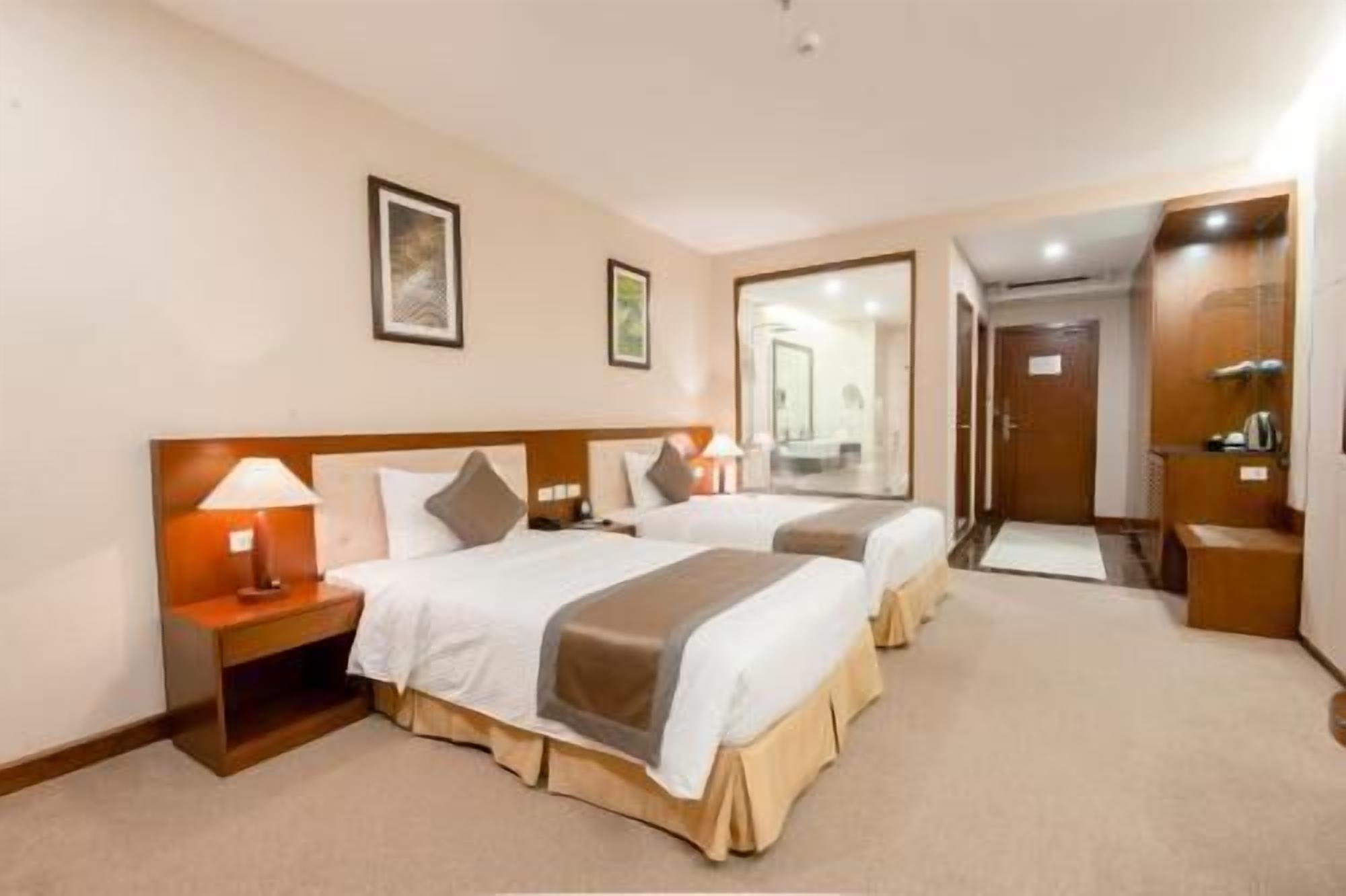 Minibar, in-room safe, desk, free WiFi