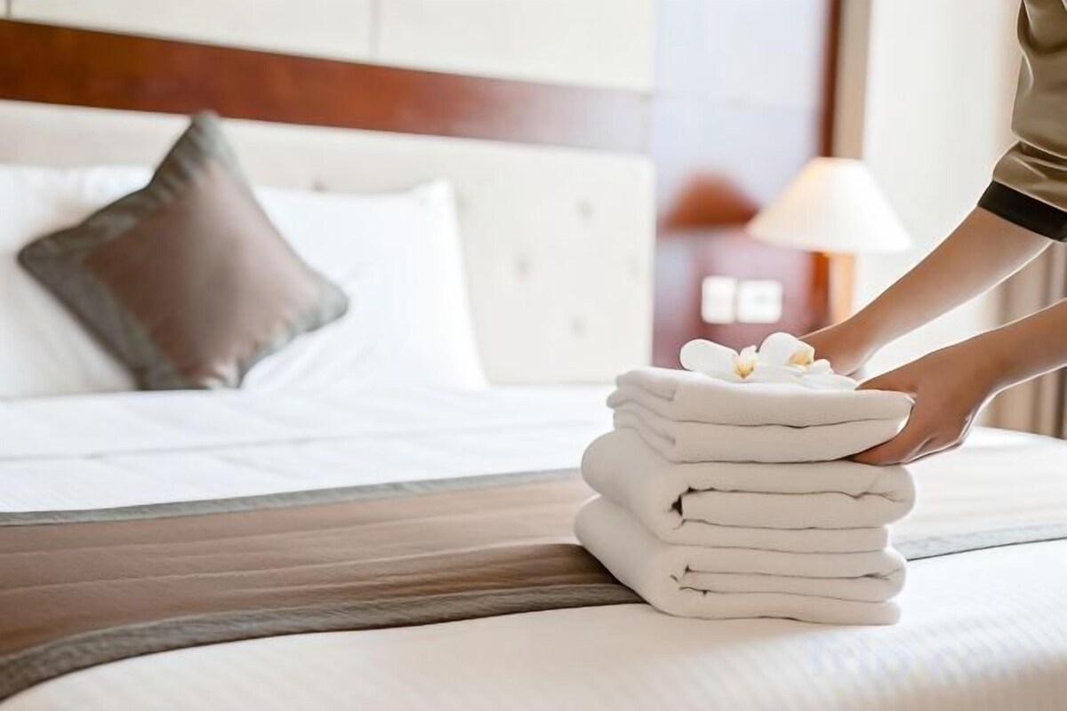 มินิบาร์, ตู้นิรภัยในห้องพัก, โต๊ะทำงาน, Wi-Fi ฟรี