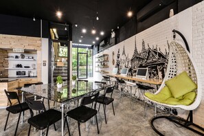 Breakfast area - The Cube Hostel Silom (Bangkok)