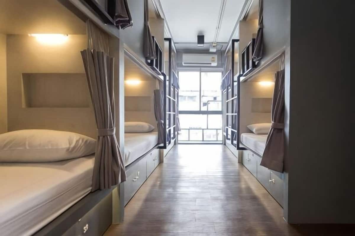 Premium bedding, in-room safe, blackout curtains, free WiFi
