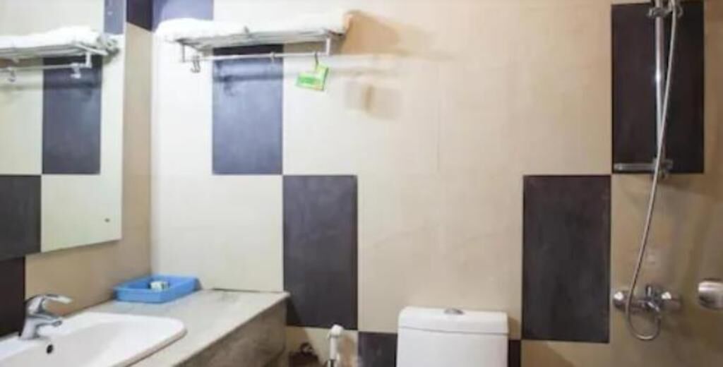 Baño | Ducha, artículos de higiene personal gratuitos, toallas y jabón
