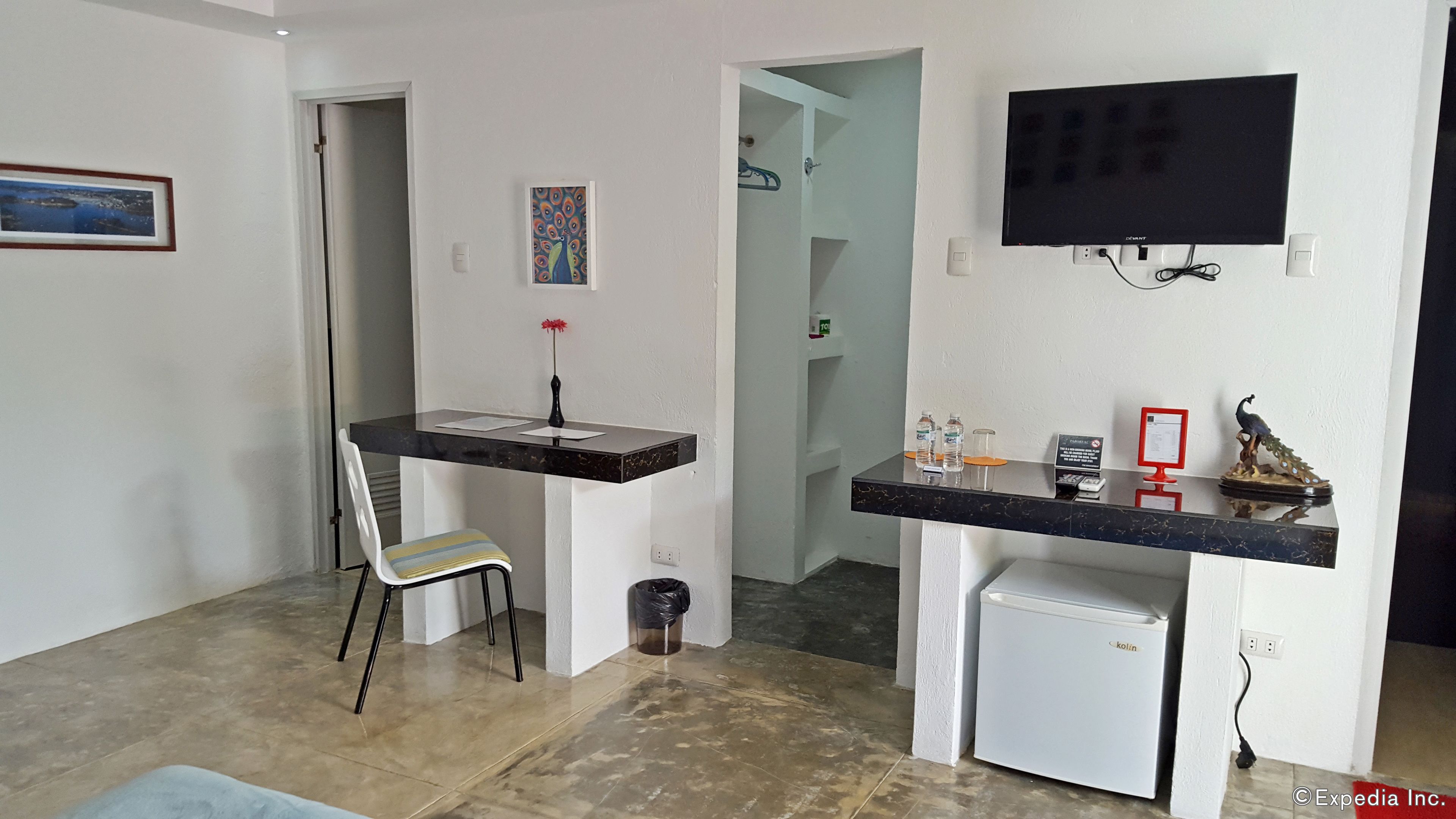 room, 1 king bed | premium bedding, in-room safe, desk, blackout curtains