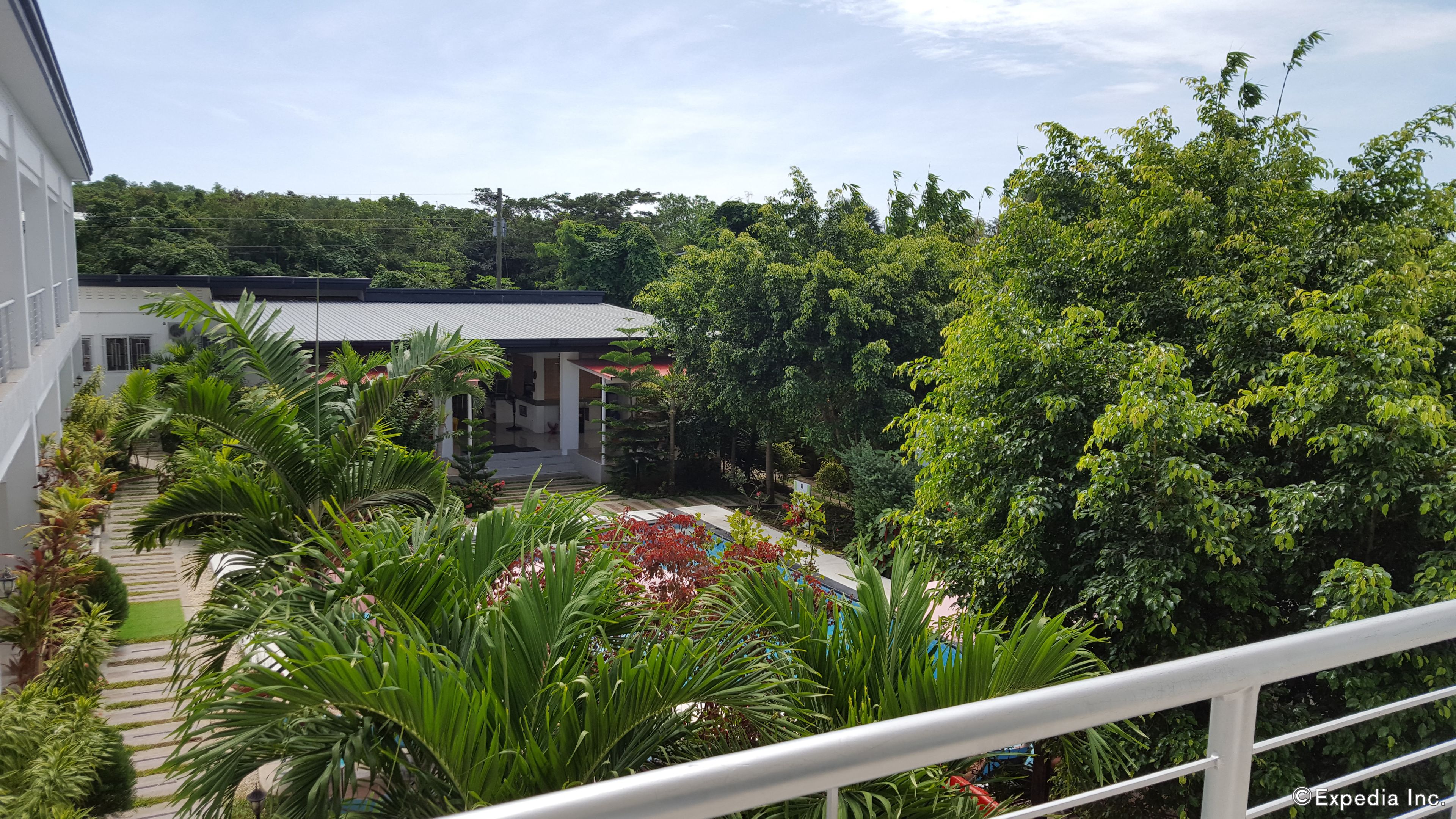 Deluxe Room, Pool View | Balcony