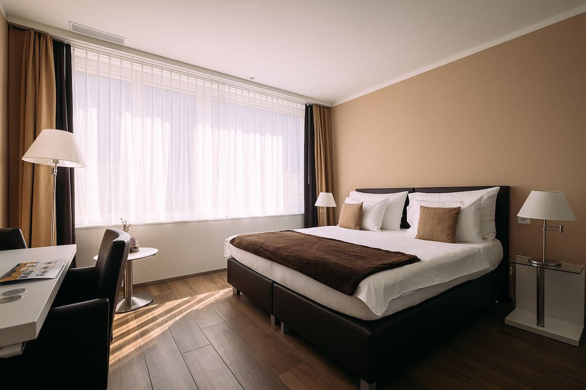 Modern Double Room | Hypo-allergenic bedding, in-room safe, desk, laptop workspace