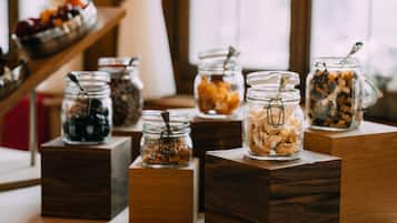 Petit déjeuner buffet servi tous les jours en supplément