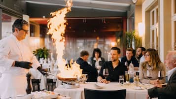 2 restaurants, lunch, dinner served; Regional cuisine