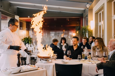 2 restaurants; lunch and dinner served. Hotel Schützen Steffisburg