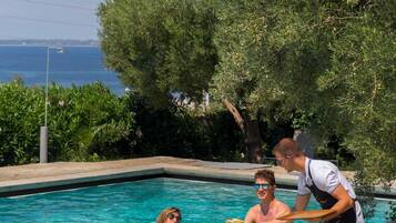 Poolside bar