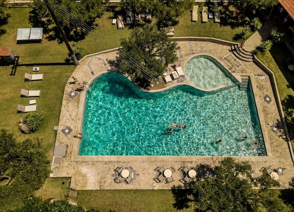 Seasonal outdoor pool, open 10:00 AM to 8:00 PM, pool umbrellas - Asteris Village (Polygyros)