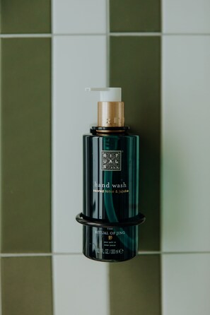 Shower, eco-friendly toiletries, hair dryer, towels - Maison urbaine (Paris)