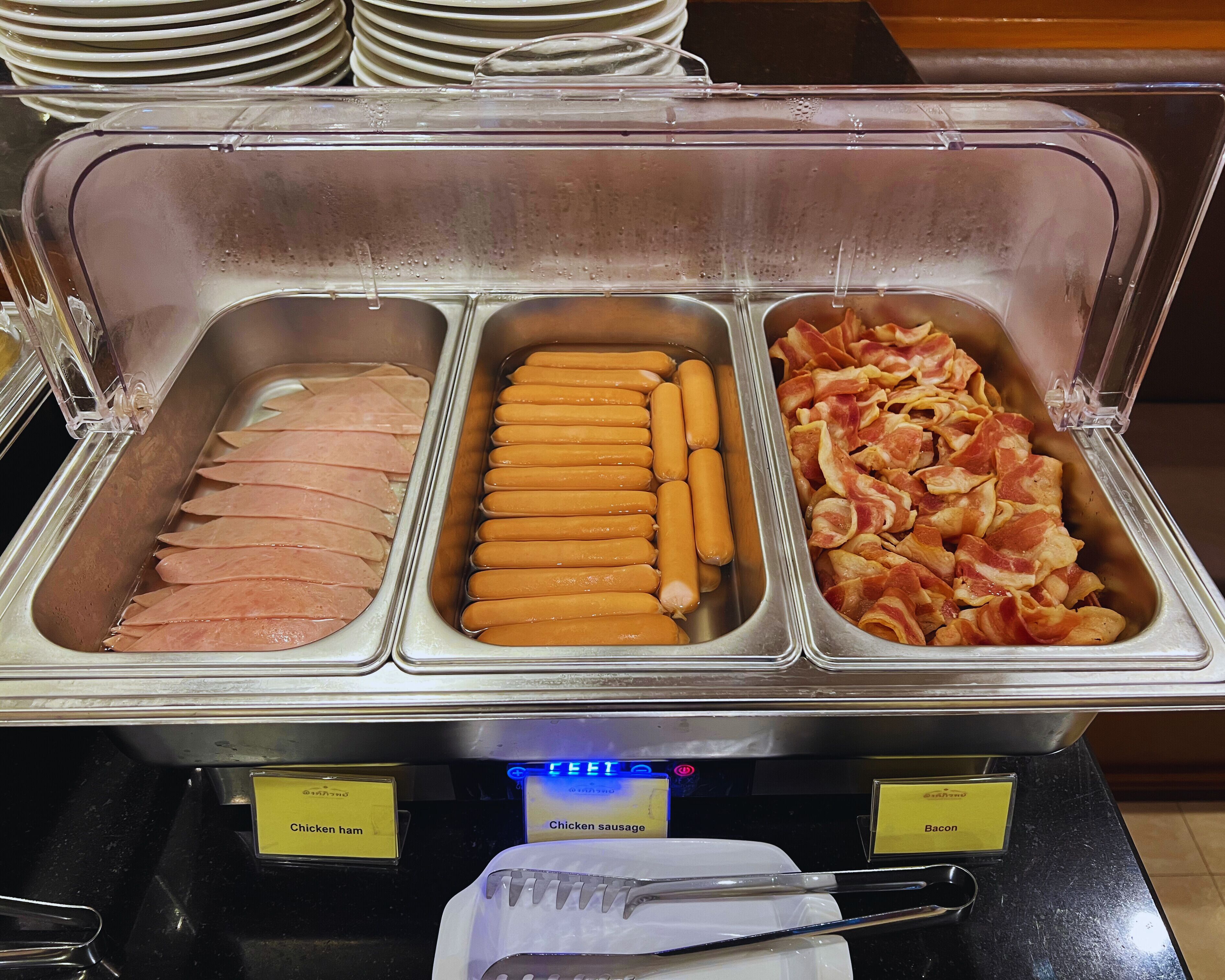 daily buffet breakfast (thb 300 per person)