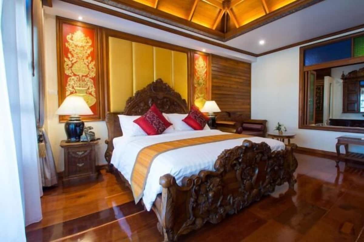 In-room safe, desk, blackout curtains, soundproofing