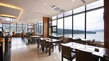 Breakfast, lunch, dinner served; Chinese cuisine