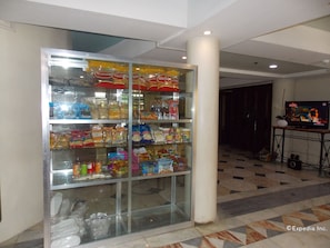 Gift shop - Regatta Residence Hotel (Iloilo)