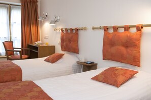 Desk, soundproofing, free WiFi, bed sheets - Le Saint-Michel (Sedan)