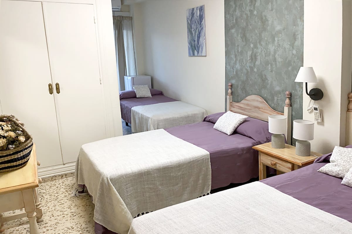 Familiekamer | Luxe beddengoed, verduisterende gordijnen, babybedden, gratis wifi