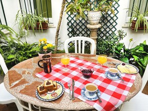 Dining - Hostal Azahara (Nerja)