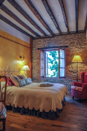 Habitación estándar con 1 cama doble o 2 individuales | Edredones de plumas, decoración individual, mobiliario individual