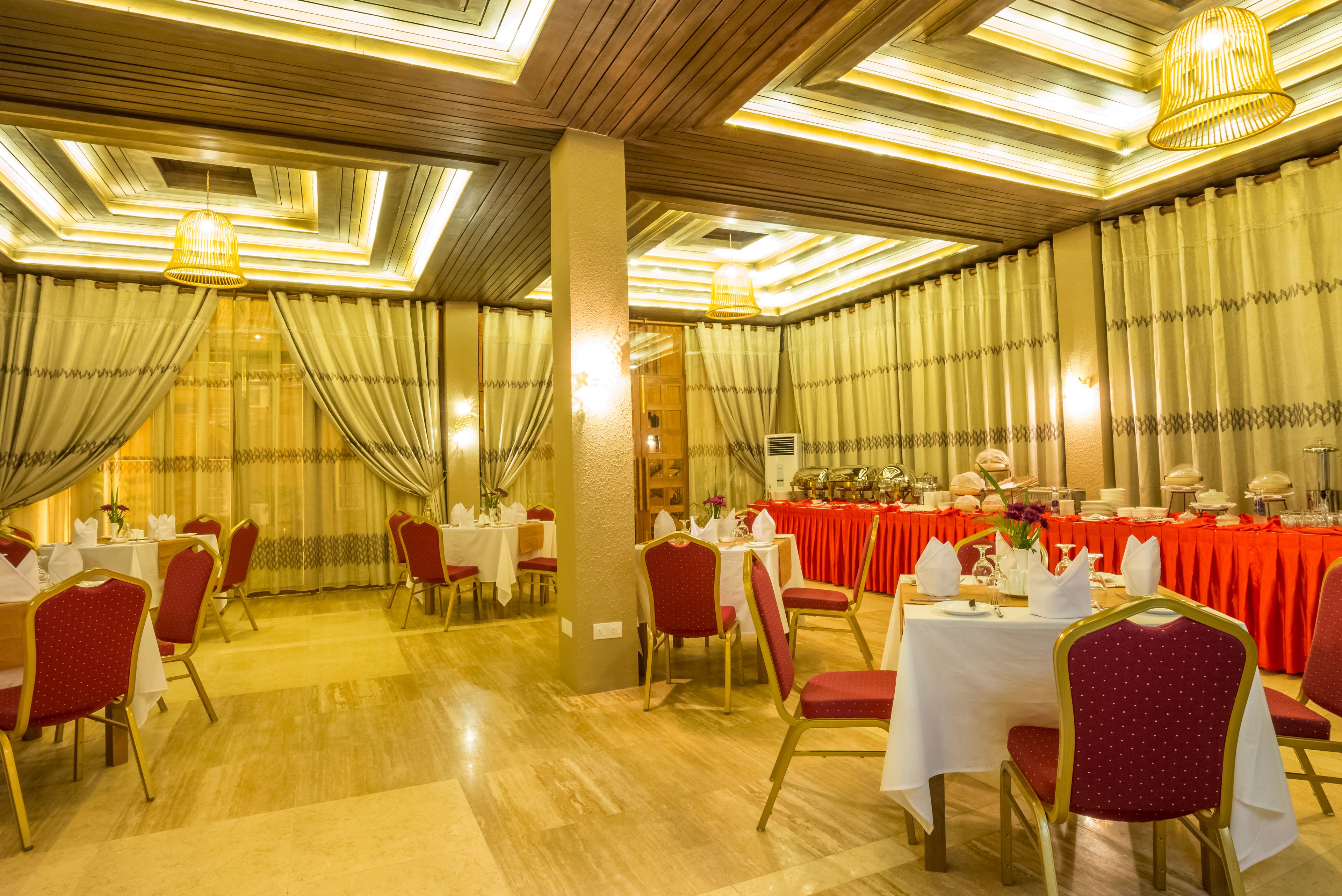 breakfast, lunch, dinner served; international cuisine