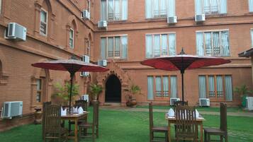 Breakfast, lunch, dinner served; international cuisine