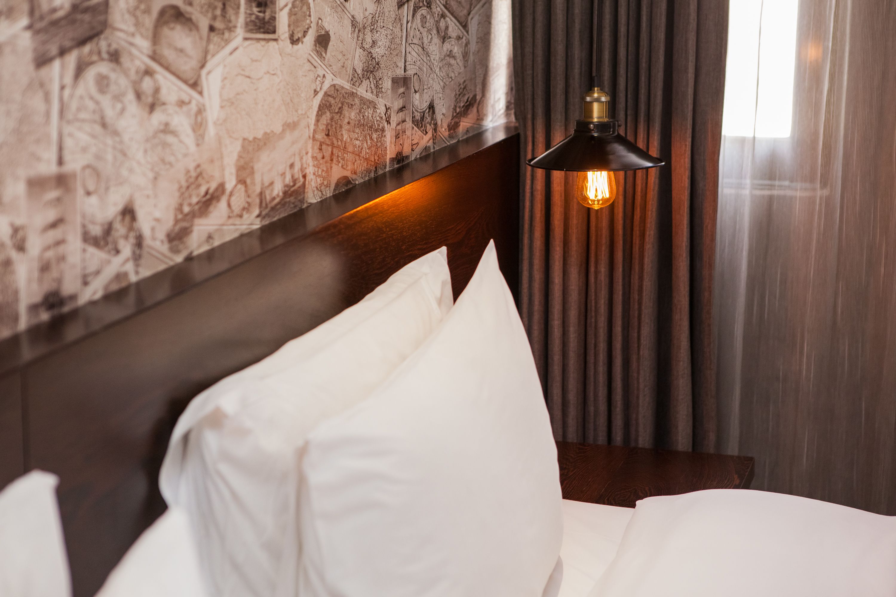 deluxe double room | 1 bedroom, down duvets, in-room safe, desk