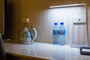 In-room safe, desk, blackout curtains, free WiFi - Sunrise Business Hotel Taipei Station (Taipei)