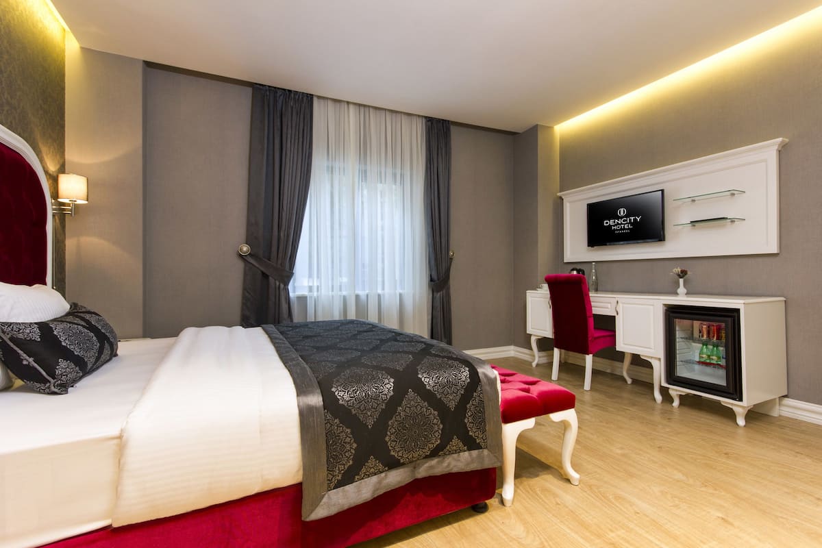Minibar, cassaforte in camera, una scrivania, insonorizzazione