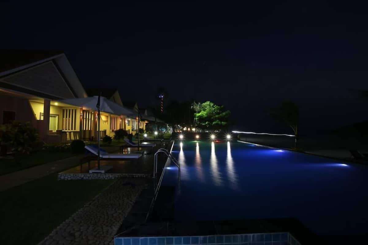 Habitación, mirando al mar | Minibar, caja fuerte, escritorio y cortinas opacas