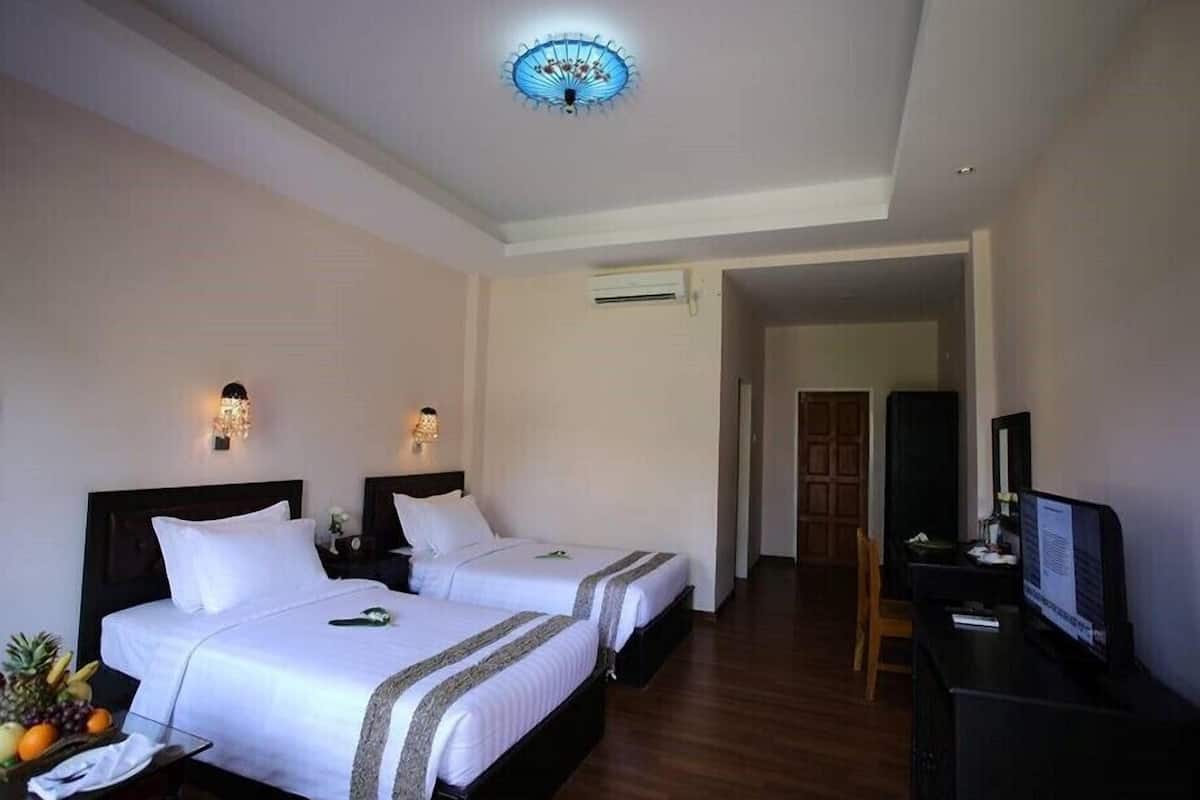 Minibar, in-room safe, desk, blackout curtains