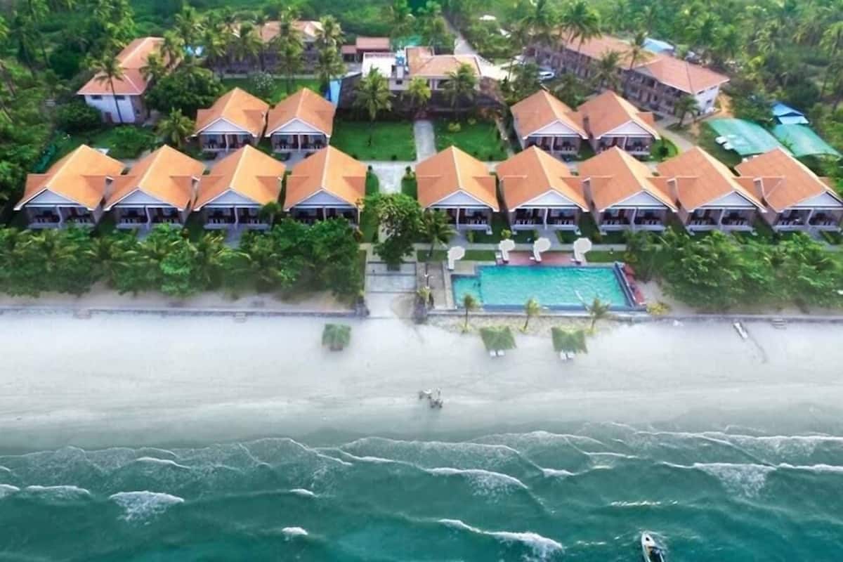 Habitación, mirando al mar | Minibar, caja fuerte, escritorio y cortinas opacas