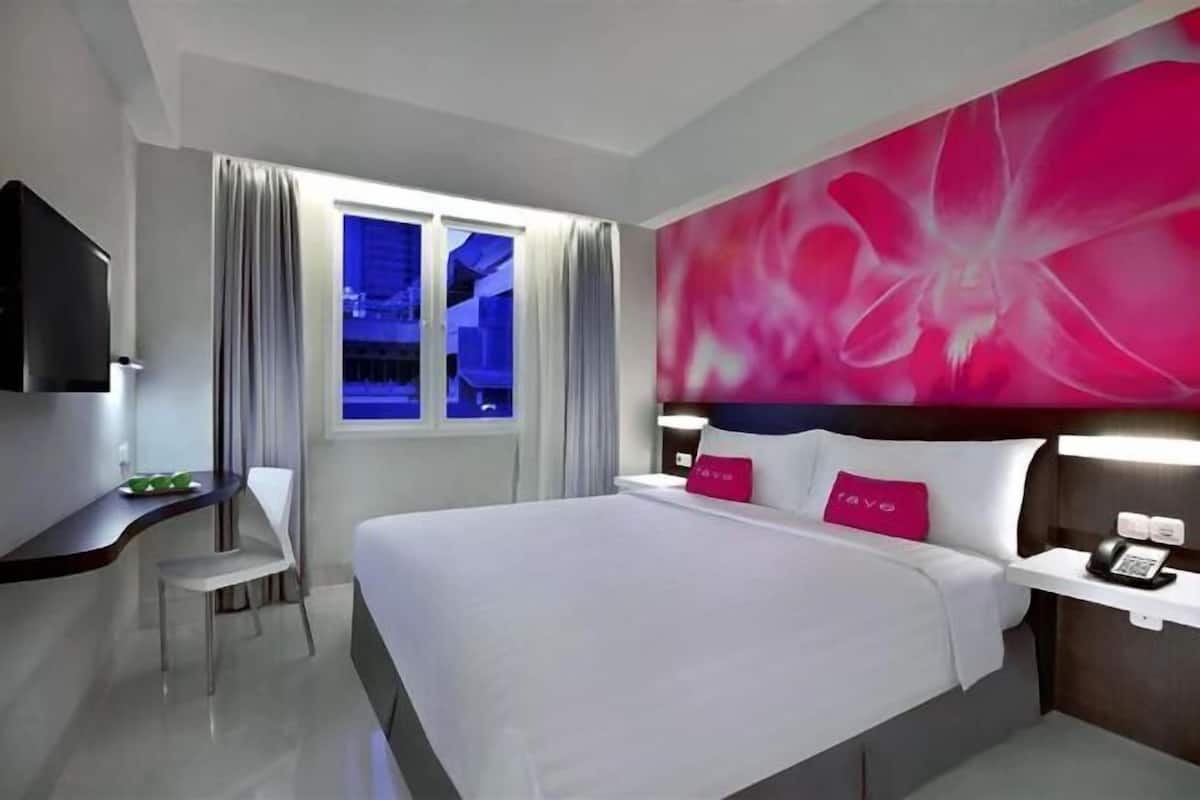 In-room safe, desk, soundproofing, cribs/infant beds