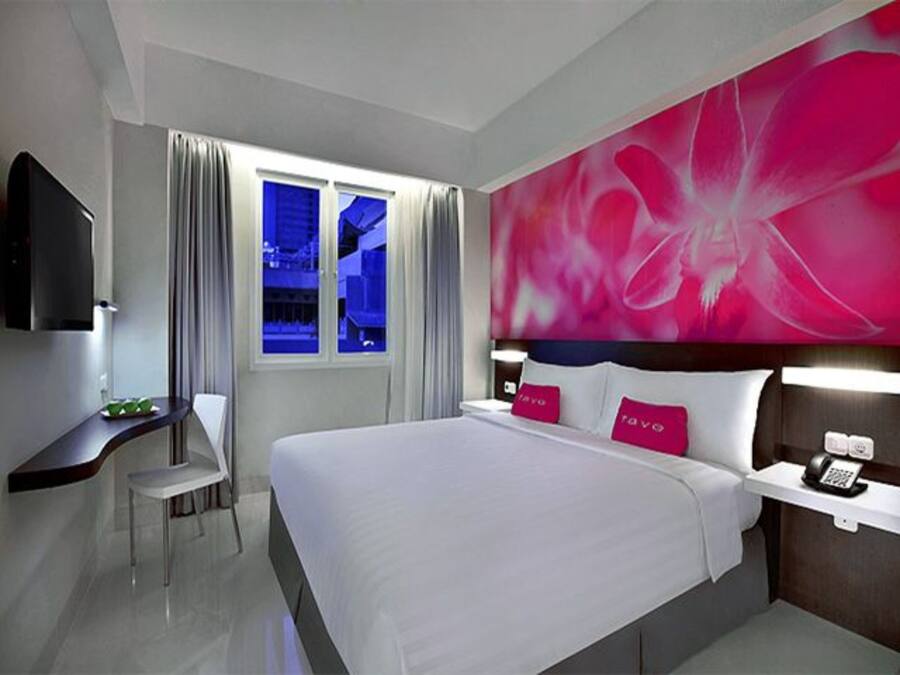 Caja de seguridad en la habitación y escritorio