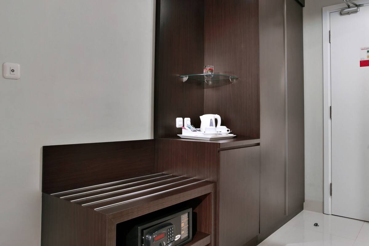 In-room safe, desk, soundproofing, cots/infant beds