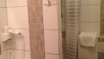 Economy Double Room, Ensuite | Bathroom