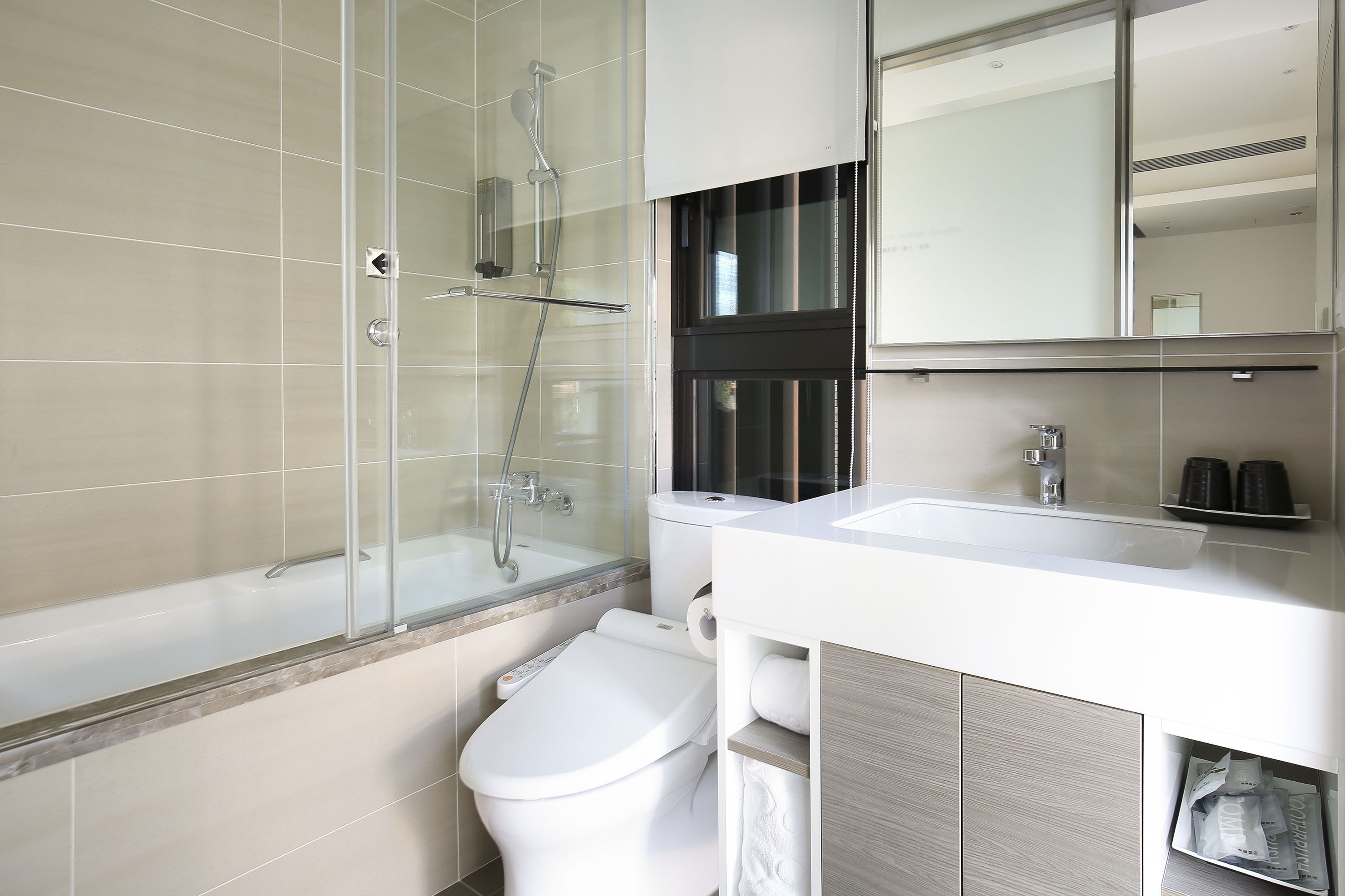 elite room, view | bathroom | free toiletries, hair dryer, slippers, bidet