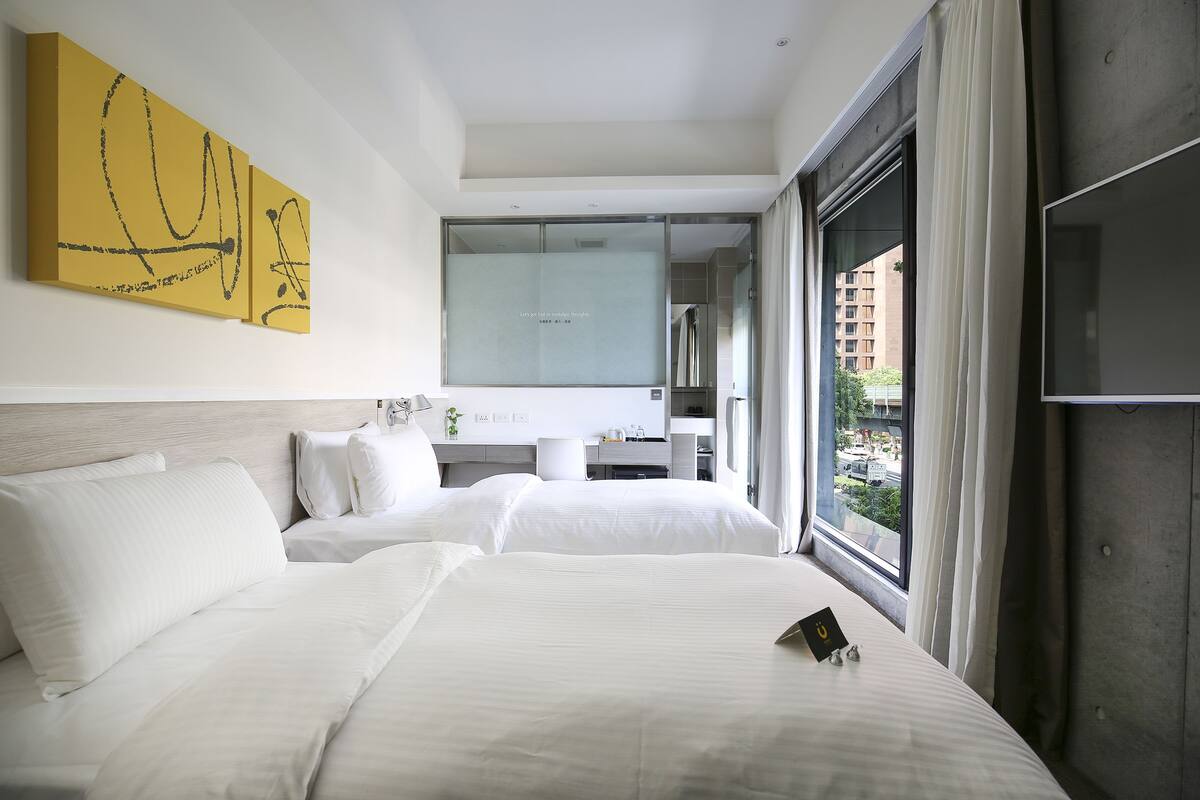 elite room, 2 single beds | down duvets, in-room safe, desk, blackout curtains